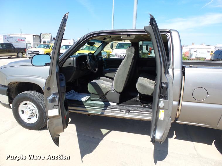 image for item DB4065 2006 Chevrolet Silverado 2500HD Ext. Cab pickup truck