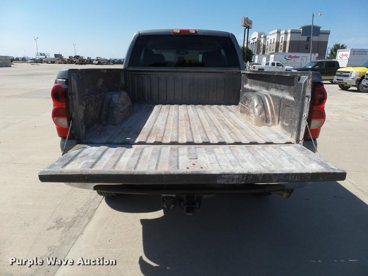 image for item DB4065 2006 Chevrolet Silverado 2500HD Ext. Cab pickup truck