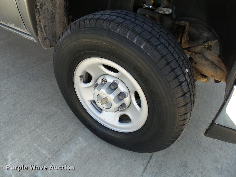 image for item DB4065 2006 Chevrolet Silverado 2500HD Ext. Cab pickup truck