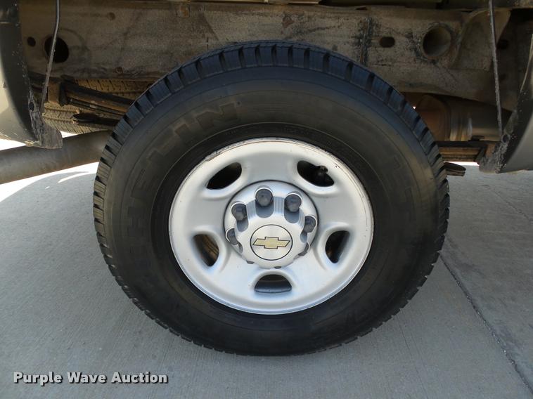 image for item DB4065 2006 Chevrolet Silverado 2500HD Ext. Cab pickup truck