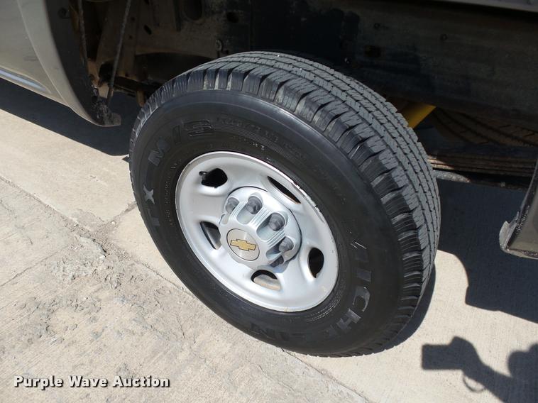 image for item DB4065 2006 Chevrolet Silverado 2500HD Ext. Cab pickup truck