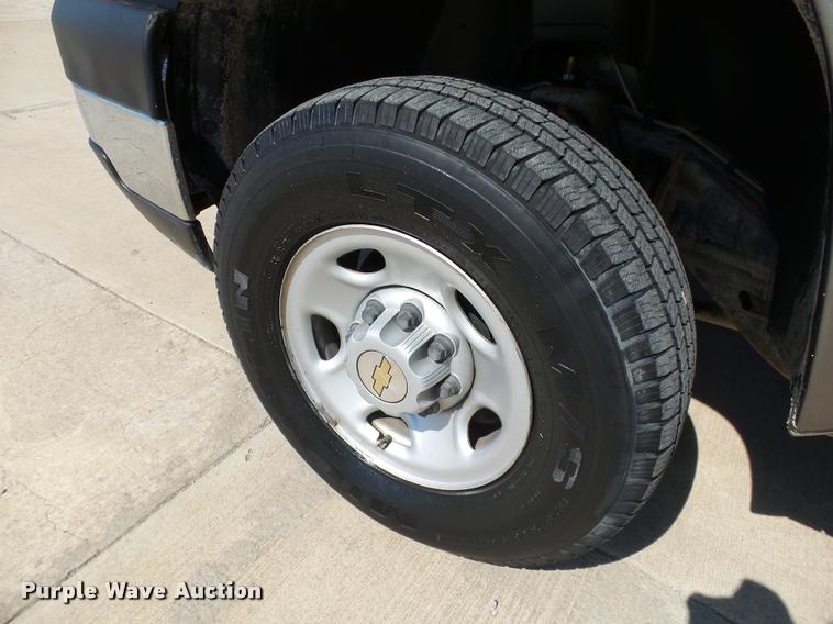 image for item DB4065 2006 Chevrolet Silverado 2500HD Ext. Cab pickup truck