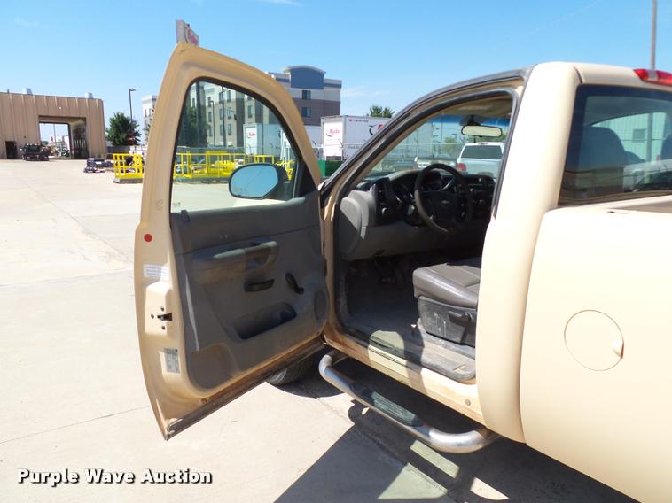 image for item DB4069 2008 Chevrolet Silverado 2500HD pickup truck