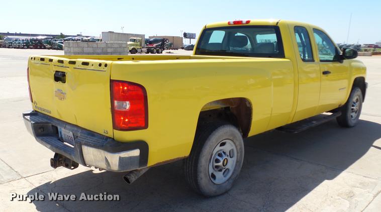 image for item DB4070 2011 Chevrolet Silverado 2500HD Ext. Cab pickup truck