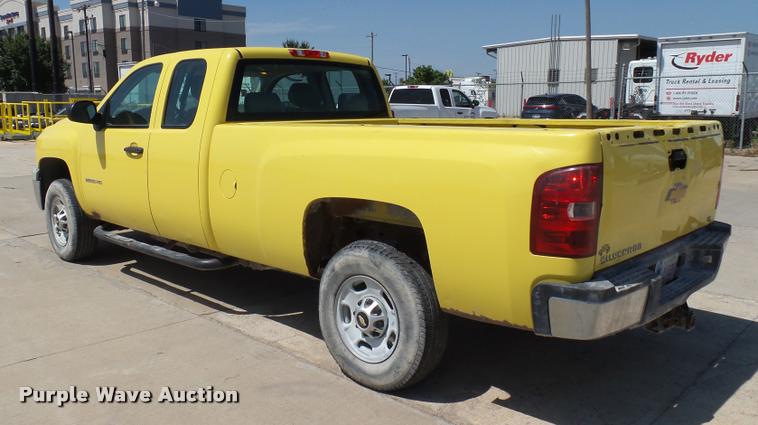 image for item DB4070 2011 Chevrolet Silverado 2500HD Ext. Cab pickup truck