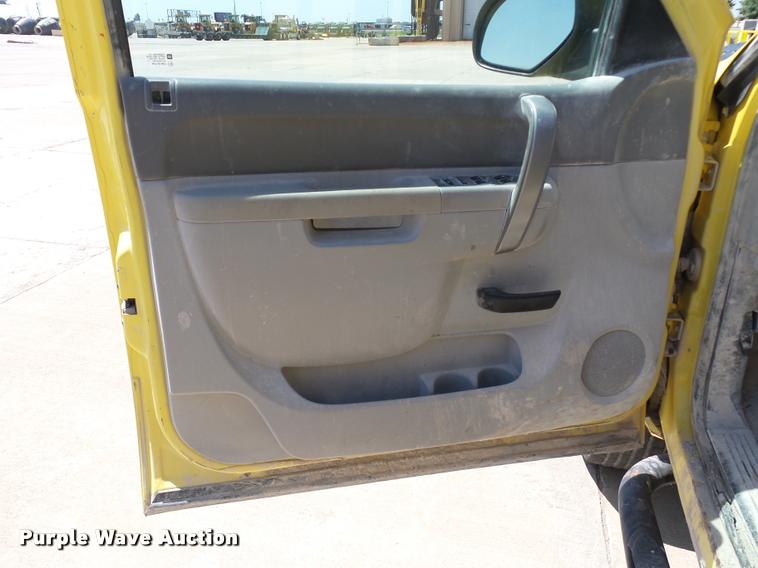 image for item DB4070 2011 Chevrolet Silverado 2500HD Ext. Cab pickup truck