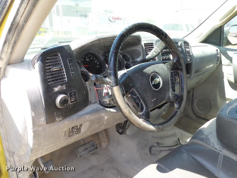 image for item DB4070 2011 Chevrolet Silverado 2500HD Ext. Cab pickup truck