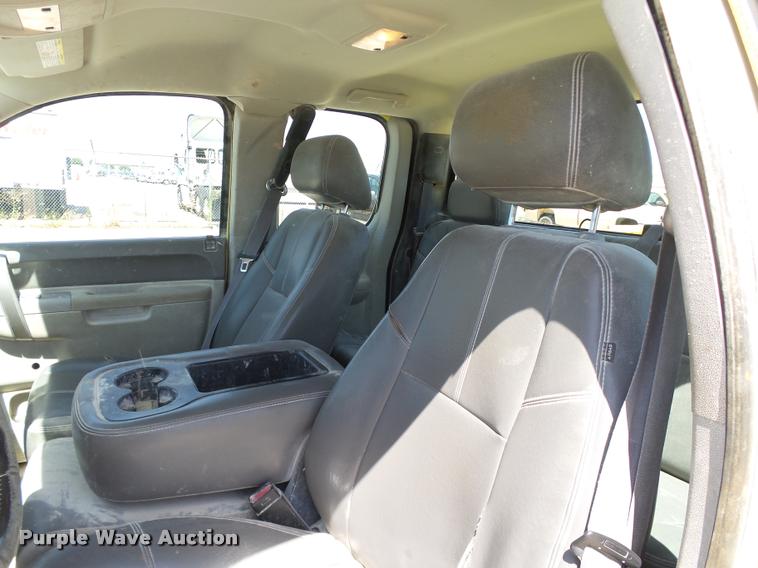 image for item DB4070 2011 Chevrolet Silverado 2500HD Ext. Cab pickup truck