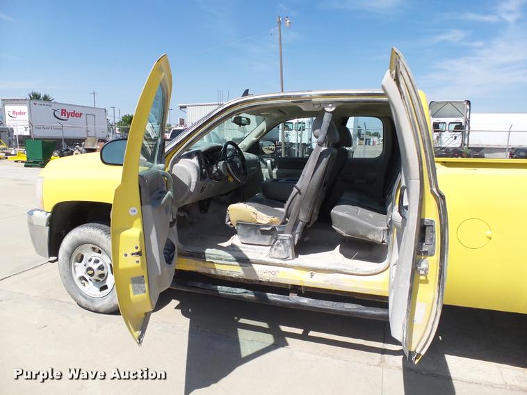 image for item DB4070 2011 Chevrolet Silverado 2500HD Ext. Cab pickup truck