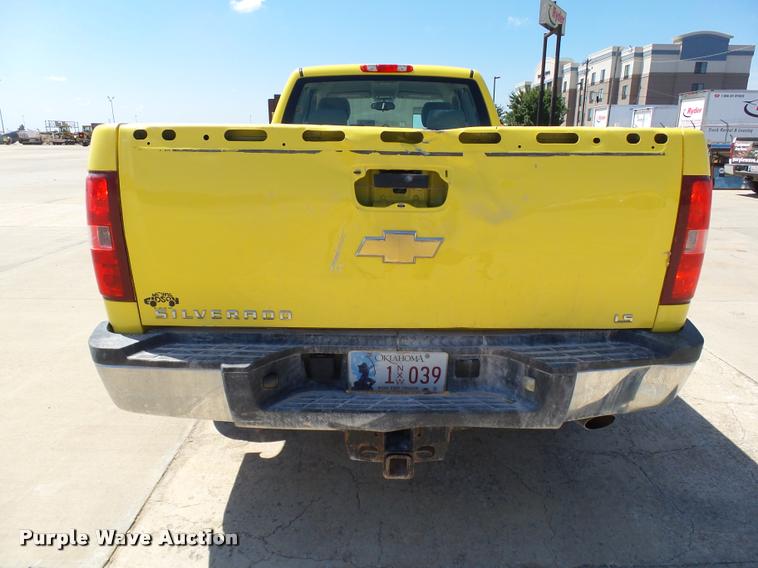 image for item DB4070 2011 Chevrolet Silverado 2500HD Ext. Cab pickup truck
