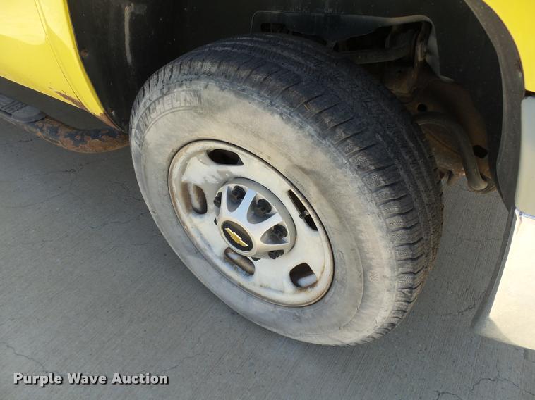 image for item DB4070 2011 Chevrolet Silverado 2500HD Ext. Cab pickup truck