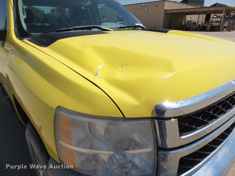 image for item DB4070 2011 Chevrolet Silverado 2500HD Ext. Cab pickup truck
