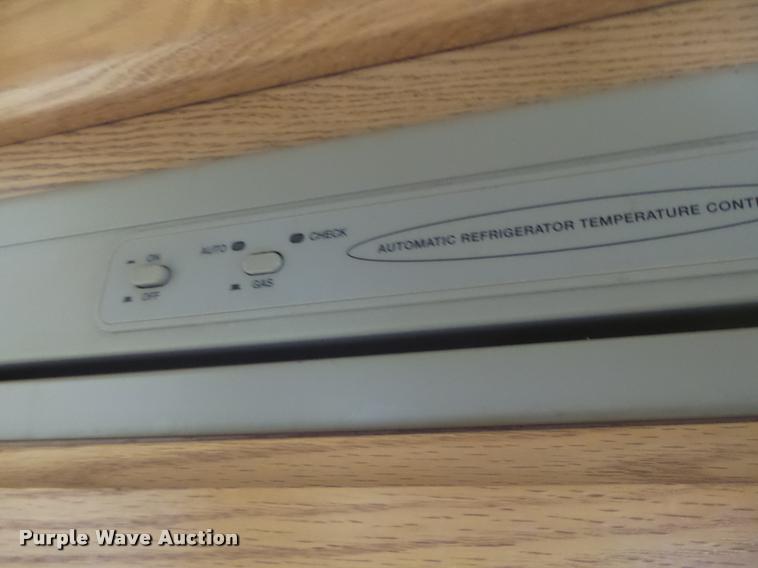 image for item DB5809 2003 Montana camper