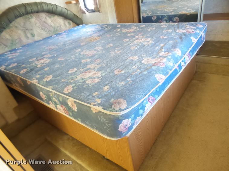 image for item DB5809 2003 Montana camper