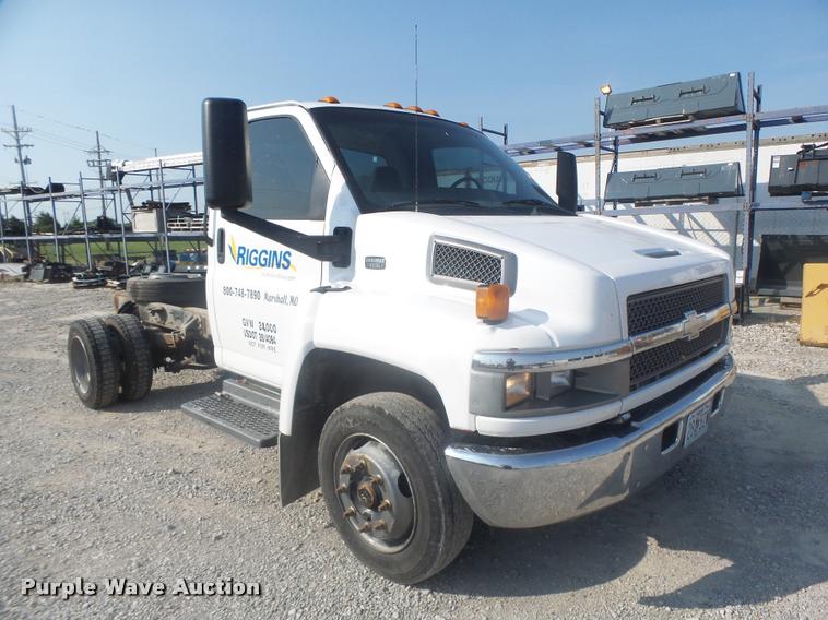 image for item DB5827 2005 Chevrolet C5500 truck cab and chassis