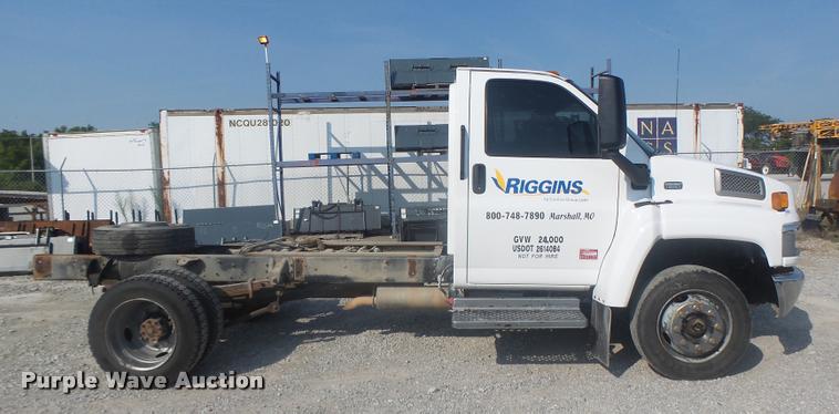 image for item DB5827 2005 Chevrolet C5500 truck cab and chassis