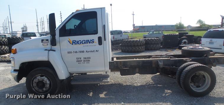 image for item DB5827 2005 Chevrolet C5500 truck cab and chassis