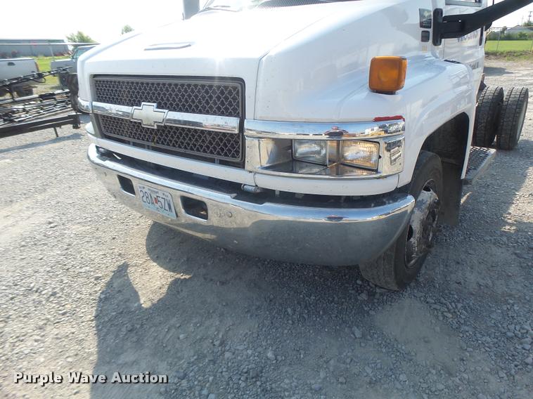 image for item DB5827 2005 Chevrolet C5500 truck cab and chassis