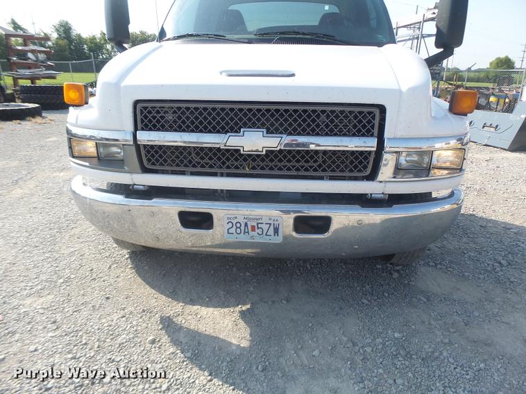 image for item DB5827 2005 Chevrolet C5500 truck cab and chassis
