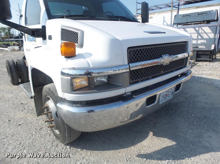 image for item DB5827 2005 Chevrolet C5500 truck cab and chassis