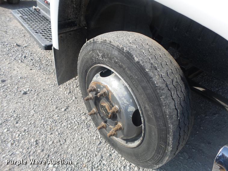 image for item DB5827 2005 Chevrolet C5500 truck cab and chassis