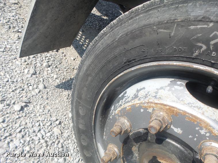 image for item DB5827 2005 Chevrolet C5500 truck cab and chassis