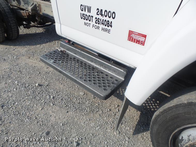 image for item DB5827 2005 Chevrolet C5500 truck cab and chassis