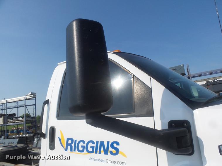 image for item DB5827 2005 Chevrolet C5500 truck cab and chassis