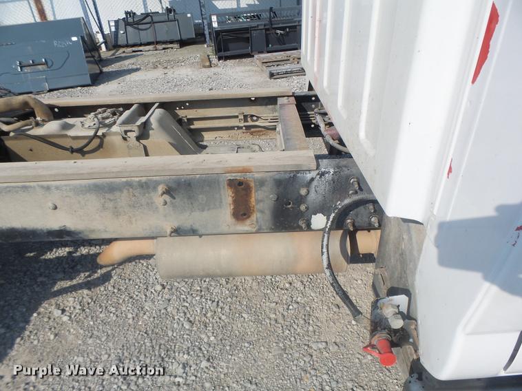 image for item DB5827 2005 Chevrolet C5500 truck cab and chassis