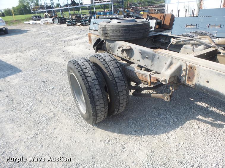 image for item DB5827 2005 Chevrolet C5500 truck cab and chassis