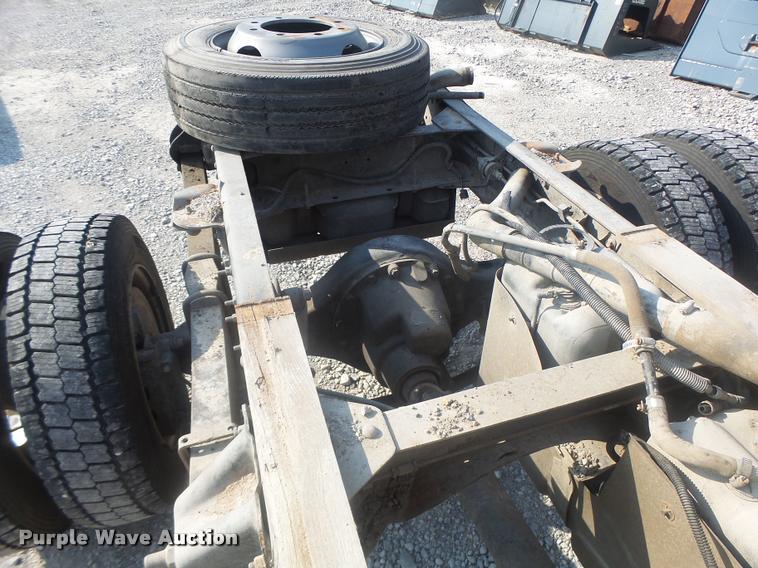 image for item DB5827 2005 Chevrolet C5500 truck cab and chassis