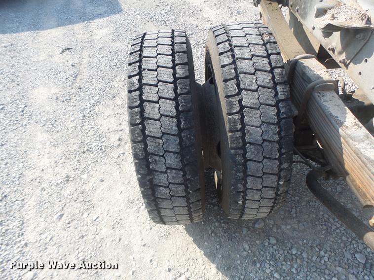 image for item DB5827 2005 Chevrolet C5500 truck cab and chassis