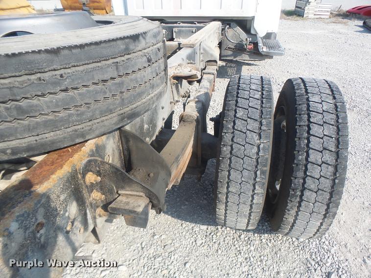 image for item DB5827 2005 Chevrolet C5500 truck cab and chassis