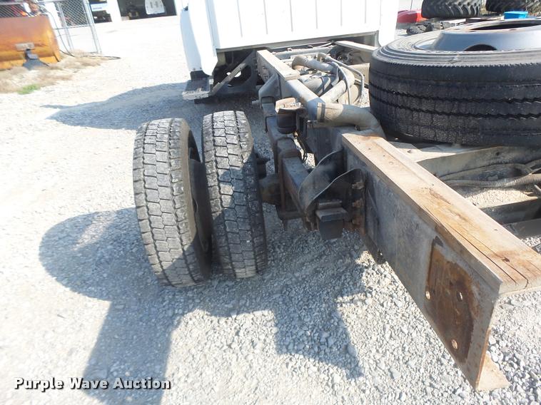 image for item DB5827 2005 Chevrolet C5500 truck cab and chassis