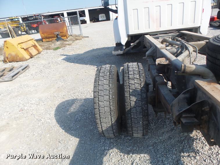 image for item DB5827 2005 Chevrolet C5500 truck cab and chassis