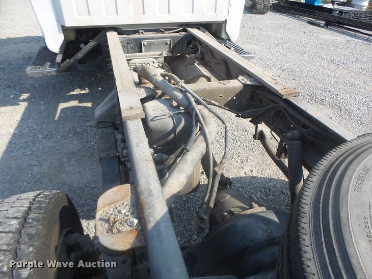 image for item DB5827 2005 Chevrolet C5500 truck cab and chassis
