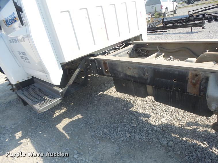 image for item DB5827 2005 Chevrolet C5500 truck cab and chassis