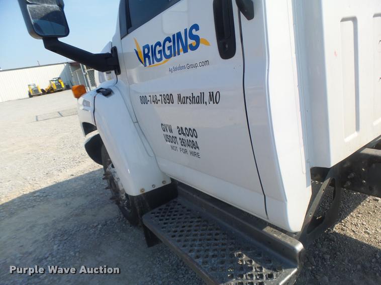 image for item DB5827 2005 Chevrolet C5500 truck cab and chassis