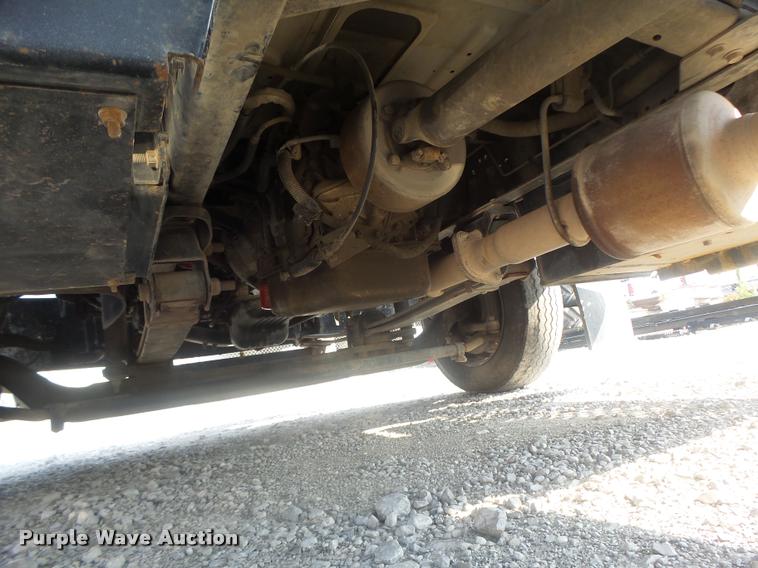 image for item DB5827 2005 Chevrolet C5500 truck cab and chassis