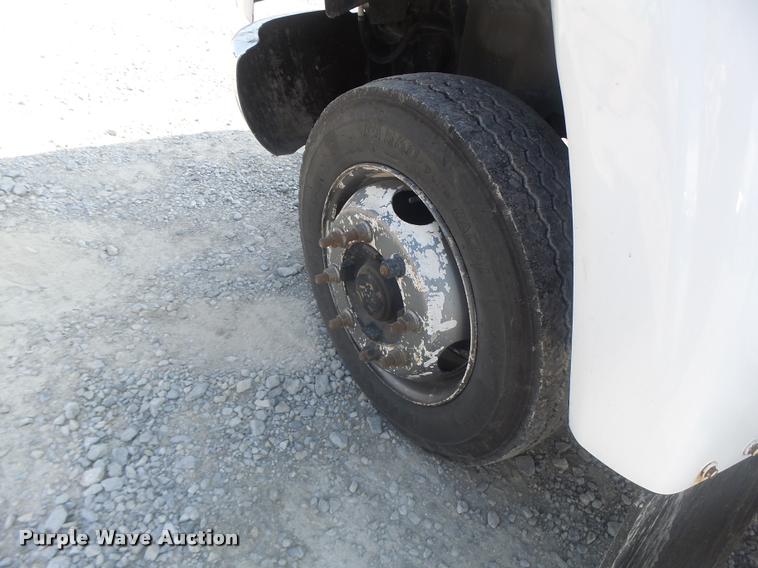 image for item DB5827 2005 Chevrolet C5500 truck cab and chassis