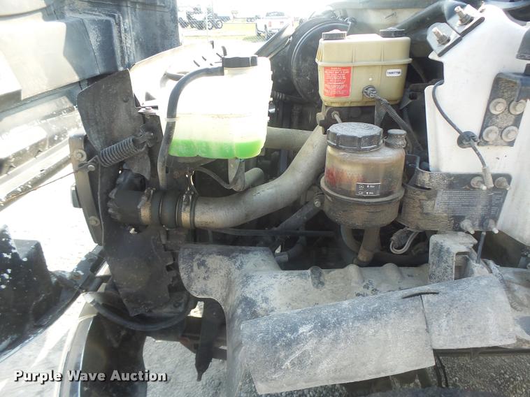 image for item DB5827 2005 Chevrolet C5500 truck cab and chassis