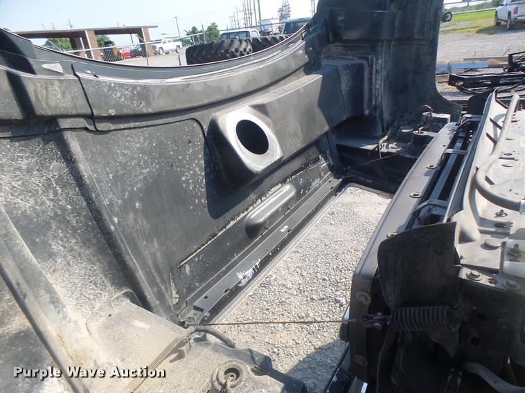 image for item DB5827 2005 Chevrolet C5500 truck cab and chassis