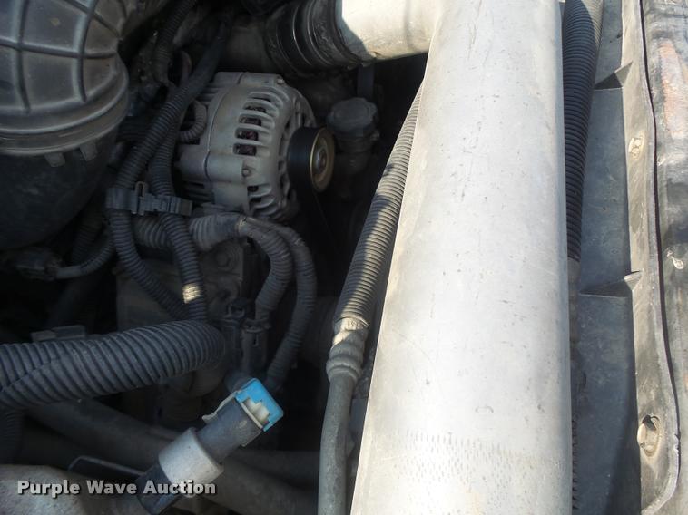 image for item DB5827 2005 Chevrolet C5500 truck cab and chassis