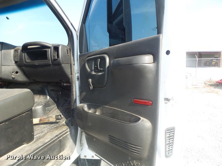 image for item DB5827 2005 Chevrolet C5500 truck cab and chassis