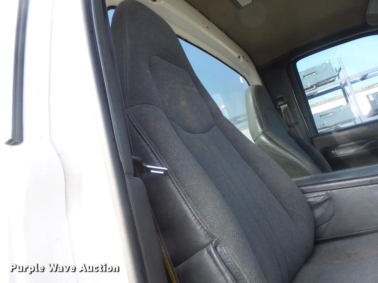 image for item DB5827 2005 Chevrolet C5500 truck cab and chassis