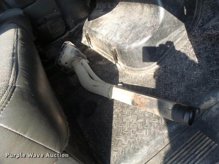 image for item DB5827 2005 Chevrolet C5500 truck cab and chassis