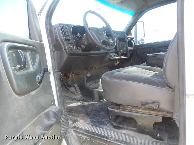 image for item DB5827 2005 Chevrolet C5500 truck cab and chassis