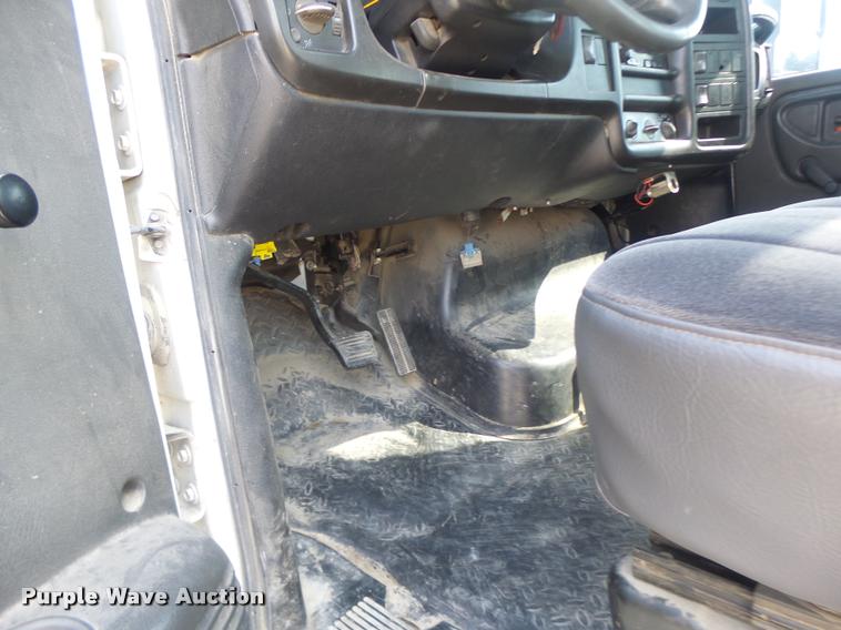 image for item DB5827 2005 Chevrolet C5500 truck cab and chassis