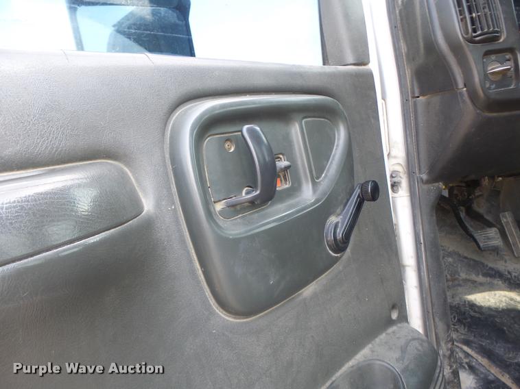 image for item DB5827 2005 Chevrolet C5500 truck cab and chassis