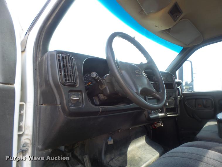 image for item DB5827 2005 Chevrolet C5500 truck cab and chassis
